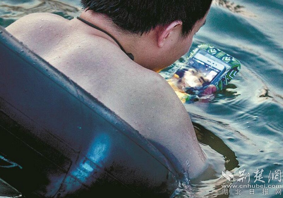 2017�Ї���(li��n)�W(w��ng)�j(lu�� )�l(f��)չ��r�yӋ����@ʾ������2017��6�����҇��W(w��ng)��Ҏģ�_��7.51�|���֙C�W(w��ng)��Ҏģ�_7.24�|���������֙C̫�^(gu��)�������˂��������������y�����c(di��n)���e�r(sh��)�g������ԕ�(hu�� )�����R���վo�֙C�����֙C��ס����桱��ˮ�����˂�Ҳ��Ը��(d��ng)�u�@��(g��)���T���������c���������ˮ�Ϙ�(l�� )�@������һ�˱�һ���֙C�����ٻ�������(g��)�������������H����Ӿ�����L(ch��ng)ֻ��Լ����^���֙C�������](m��i)ע�⺢�ӵ�һĘ�o(w��)���� �D�飺�c�֙Cһͬ��������